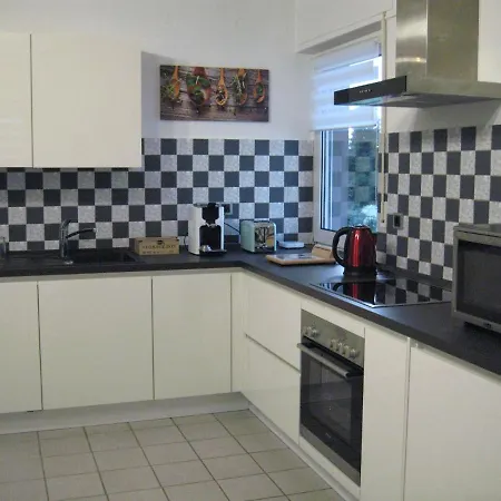 Diamond House Deluxe 6 *